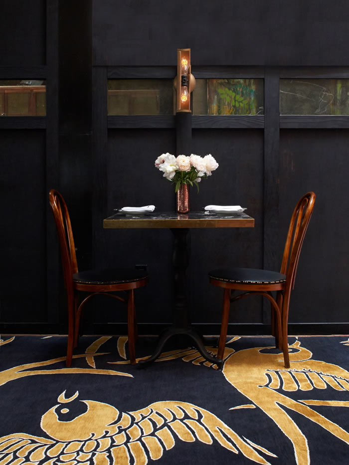 新中式风格深墨色暖黄色燕子图案地毯贴图